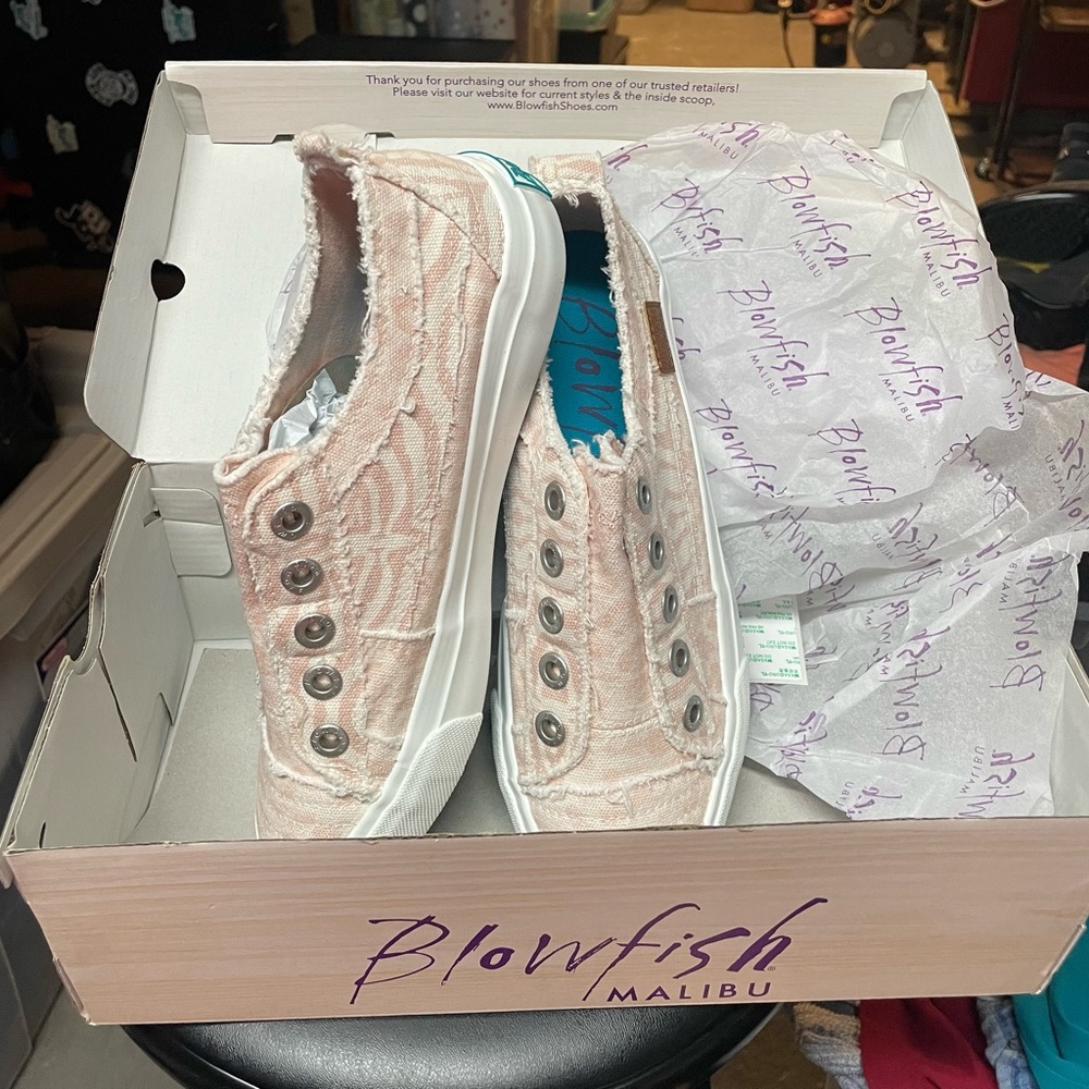 Blowfish Blush Paper Cat Canvas Vegan Sneaker/Slider size 6.5